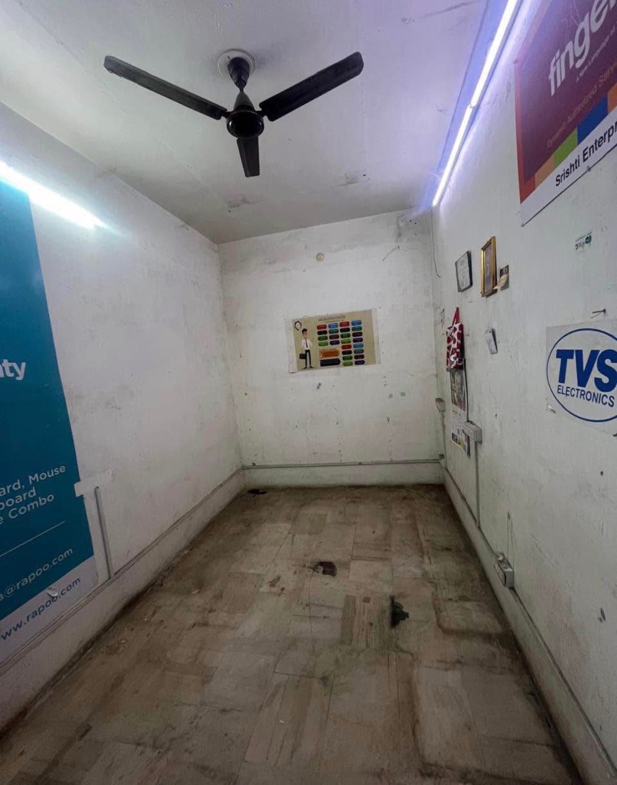 Shop/Office in Main Road - View 3