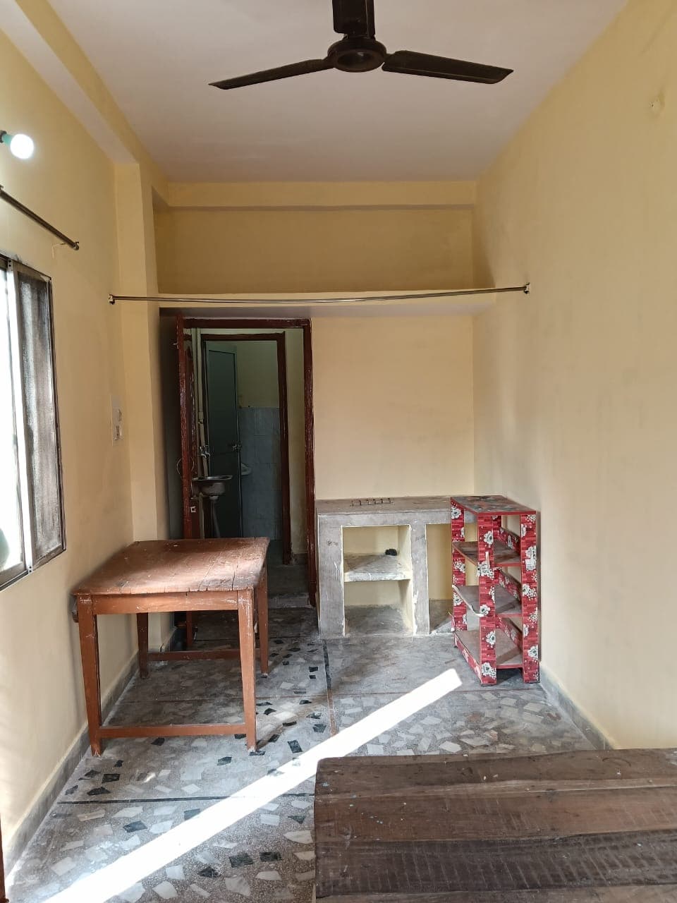 Single Room in Ratu Road - Main