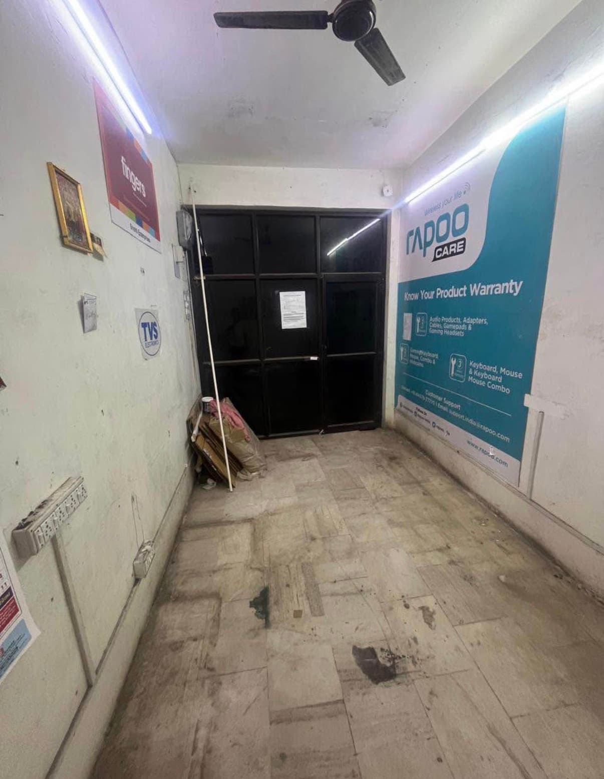 Shop/Office in Main Road - View 1