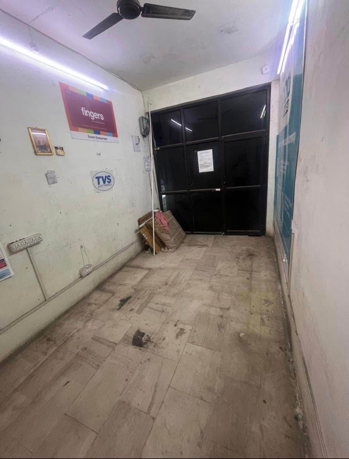 Shop/Office in Main Road - Main